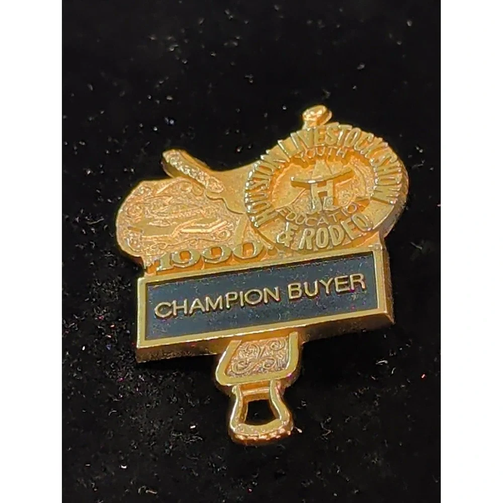 Vtg 1990 Houston Livestock Show Rodeo Champion Buyer‎ Saddle Pin Gold Tone HLSR